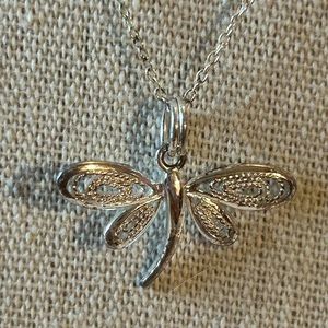 Perfect Vintage 925 Dragonfly pendant necklace. EUC